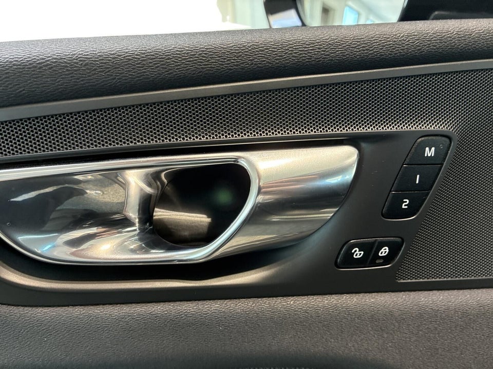 Volvo XC60 2,0 T4 190 R-Design aut. 5d