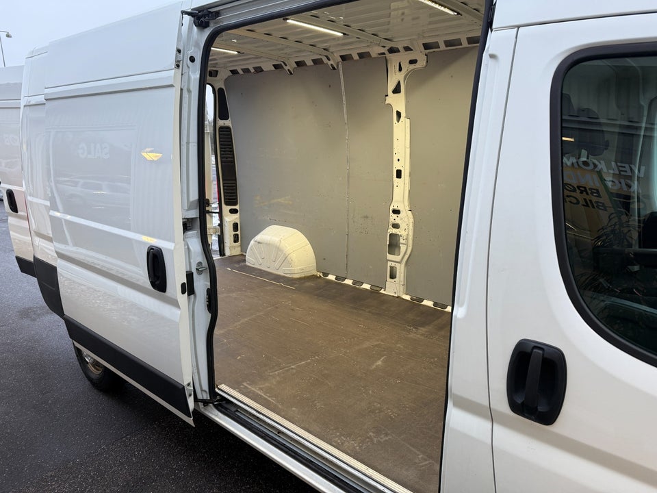 Peugeot Boxer 333 2,2 BlueHDi 140 L3H2 Premium