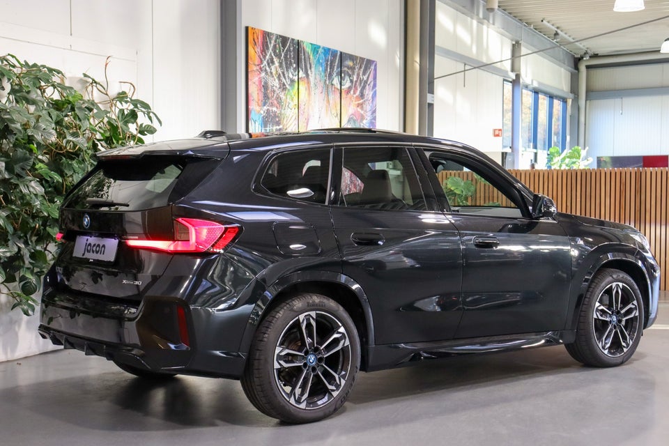 BMW iX1 xDrive30 Fully Charged M-Sport 5d