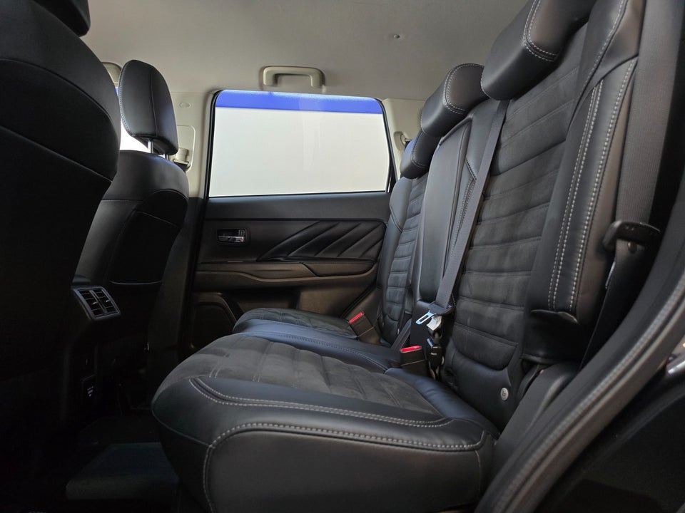 Mitsubishi Outlander 2,4 PHEV Intro Edition CVT 4WD 5d