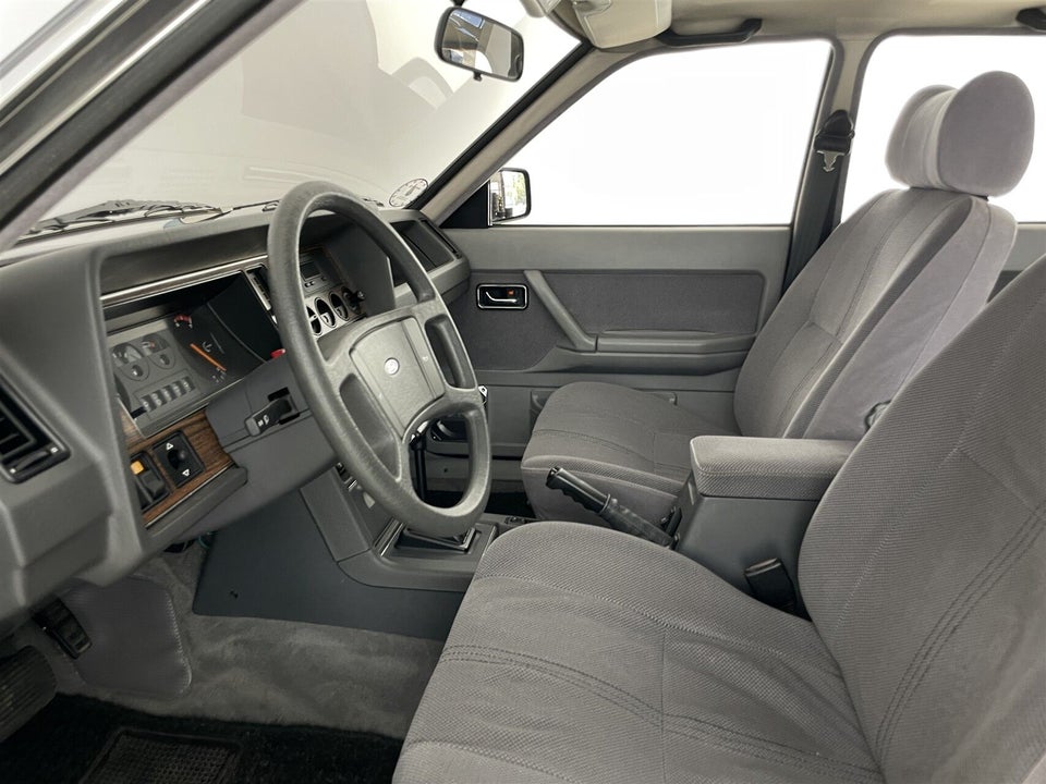 Ford Granada 2,8i GL aut. 4d