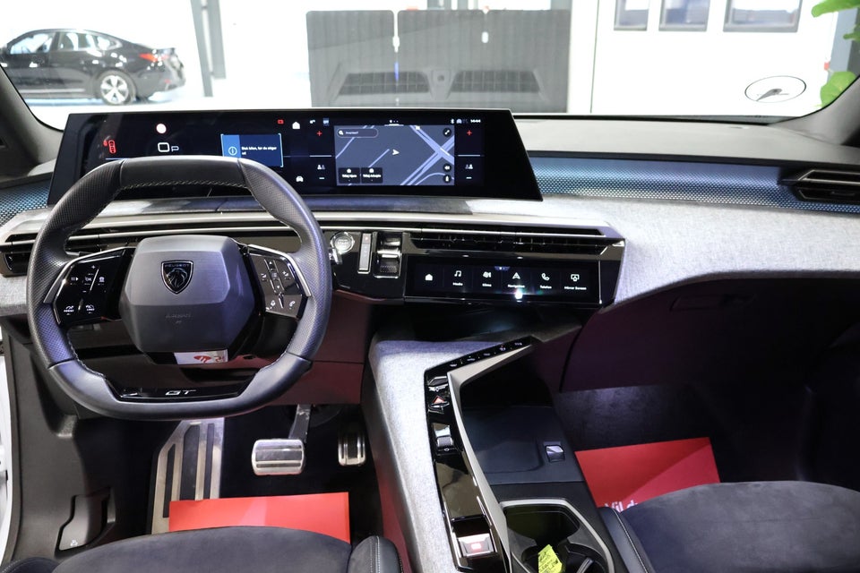 Peugeot e-3008 77 GT 5d