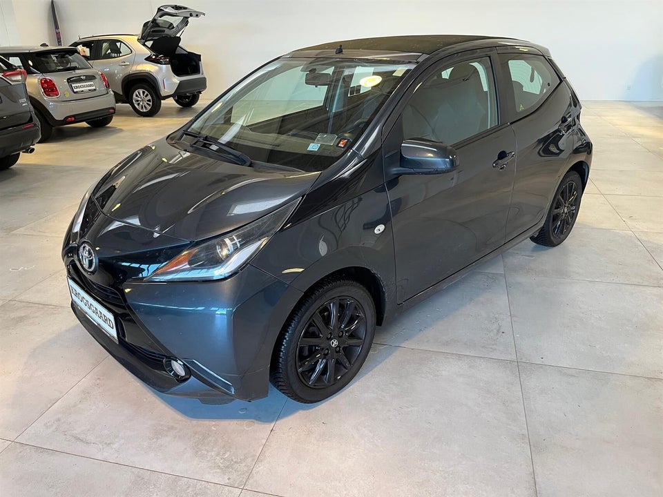 Toyota Aygo 1,0 VVT-i x-wave Sky 5d
