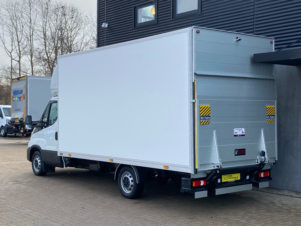 Iveco Daily 3,0 35S18 4100mm Box m/lift AG8