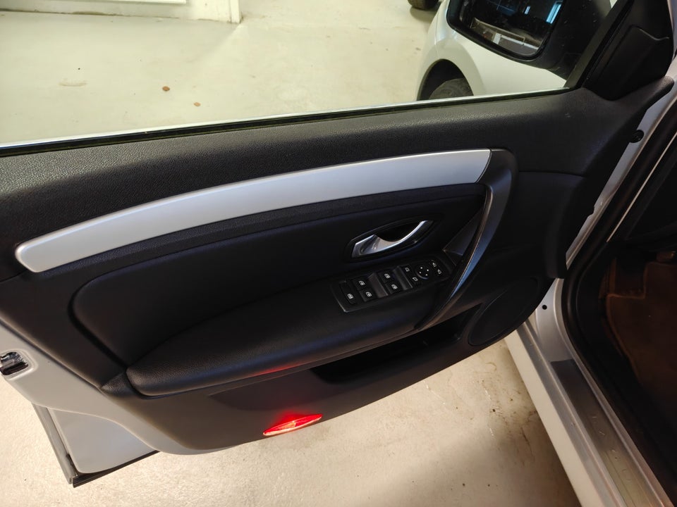 Renault Laguna III 2,0 Authentique 5d