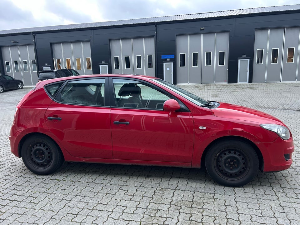 Hyundai i30 1,4 CVVT 109 Classic Sun 5d