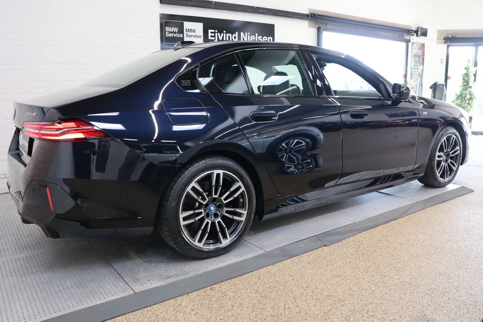 BMW i5 eDrive40 M-Sport 4d