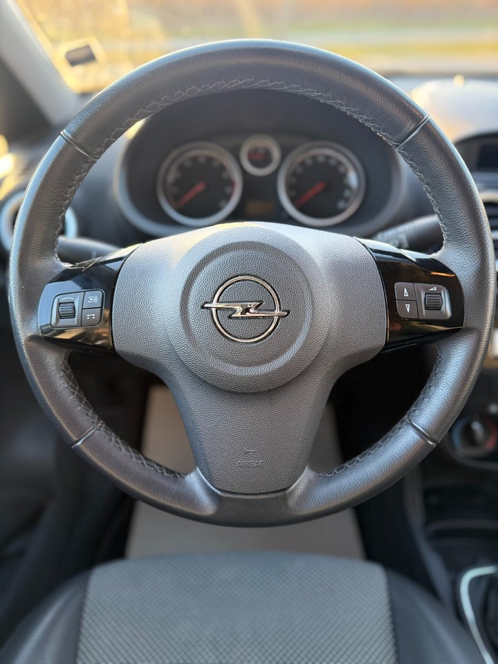 Opel Corsa 1,4 16V Cosmo 5d