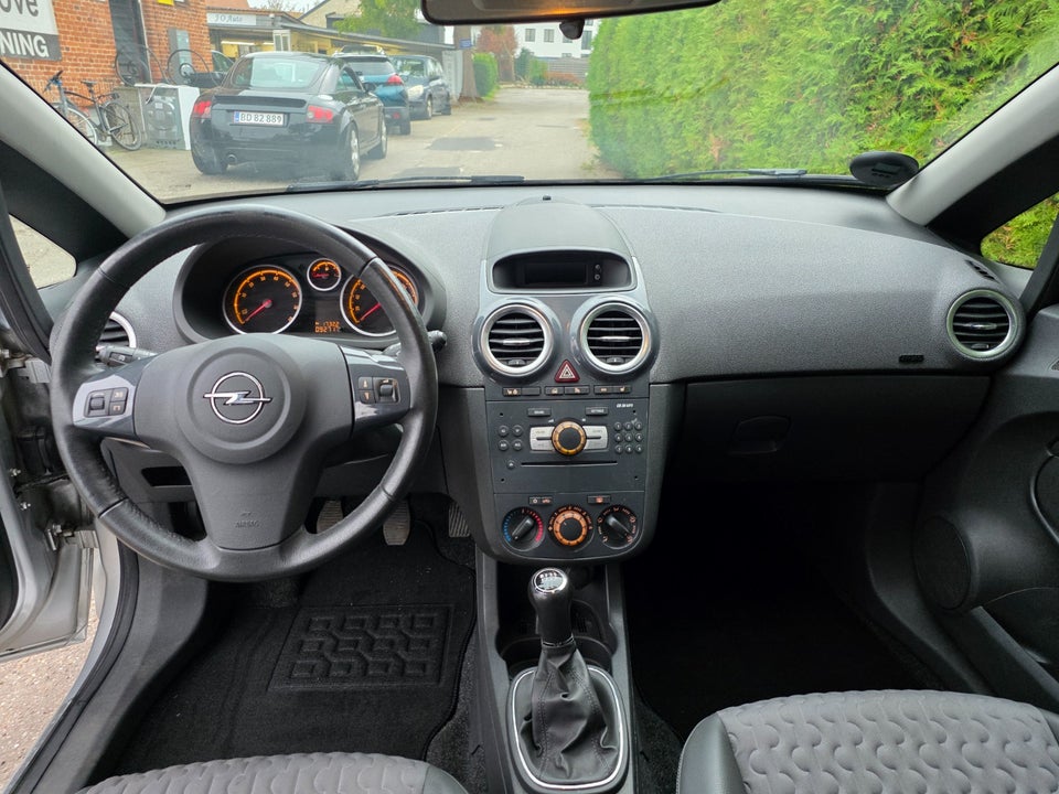 Opel Corsa 1,2 16V Cosmo 5d