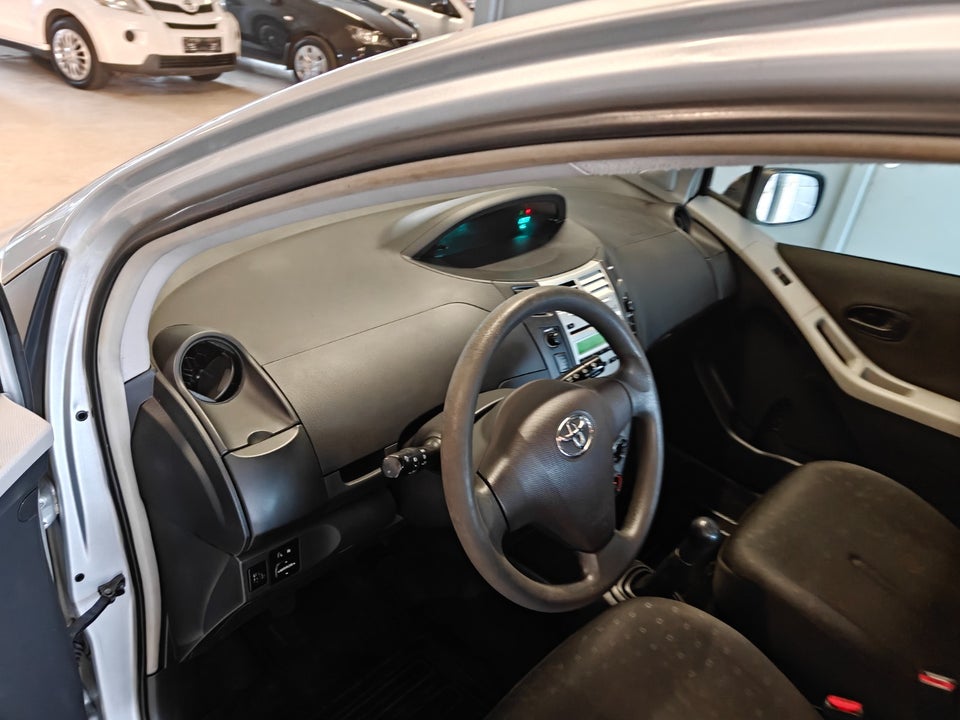 Toyota Yaris 1,0 Terra 5d