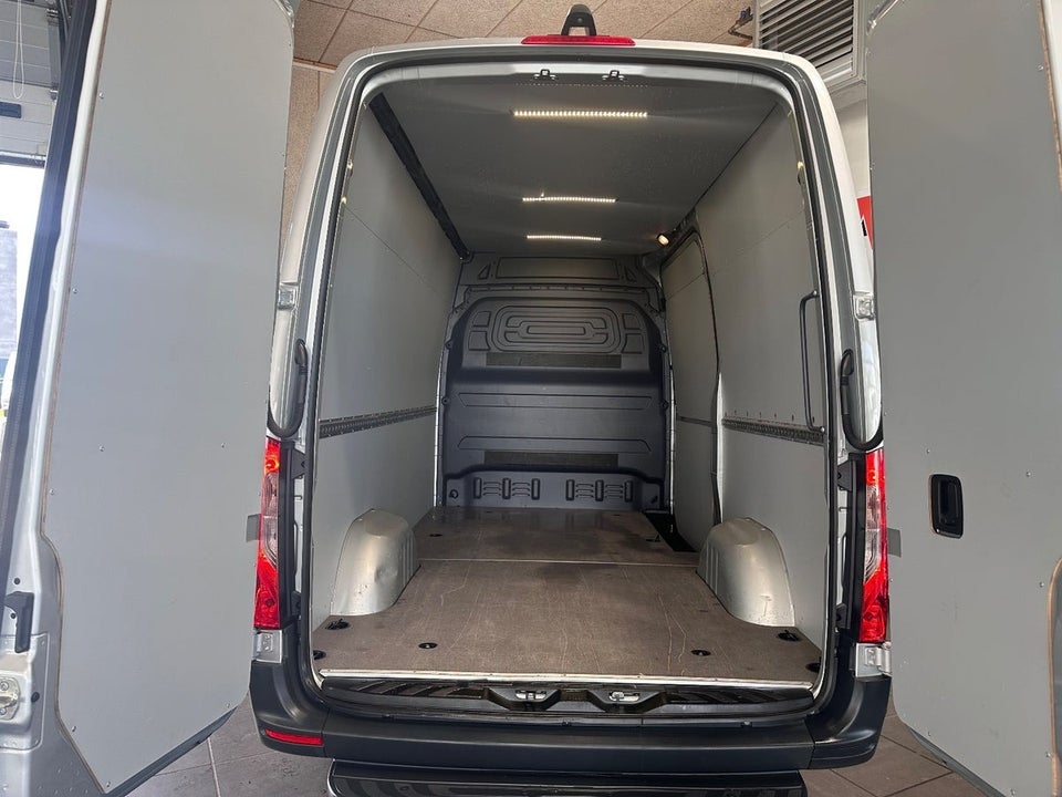 Mercedes Sprinter 319 3,0 CDi A2 Kassevogn RWD