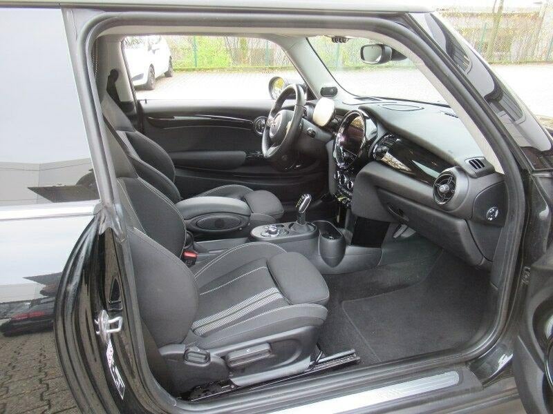 MINI Cooper SE Essential 3d