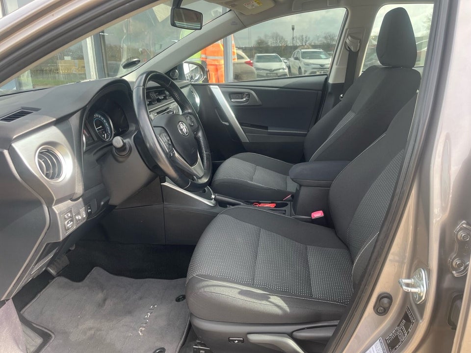 Toyota Auris 1,8 Hybrid H2+ Touring Sports CVT 5d
