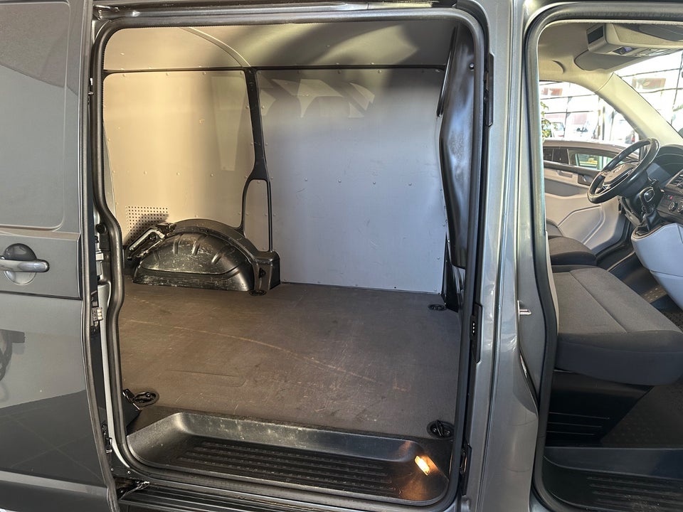 VW Transporter 2,0 TDi 150 Kassevogn DSG kort