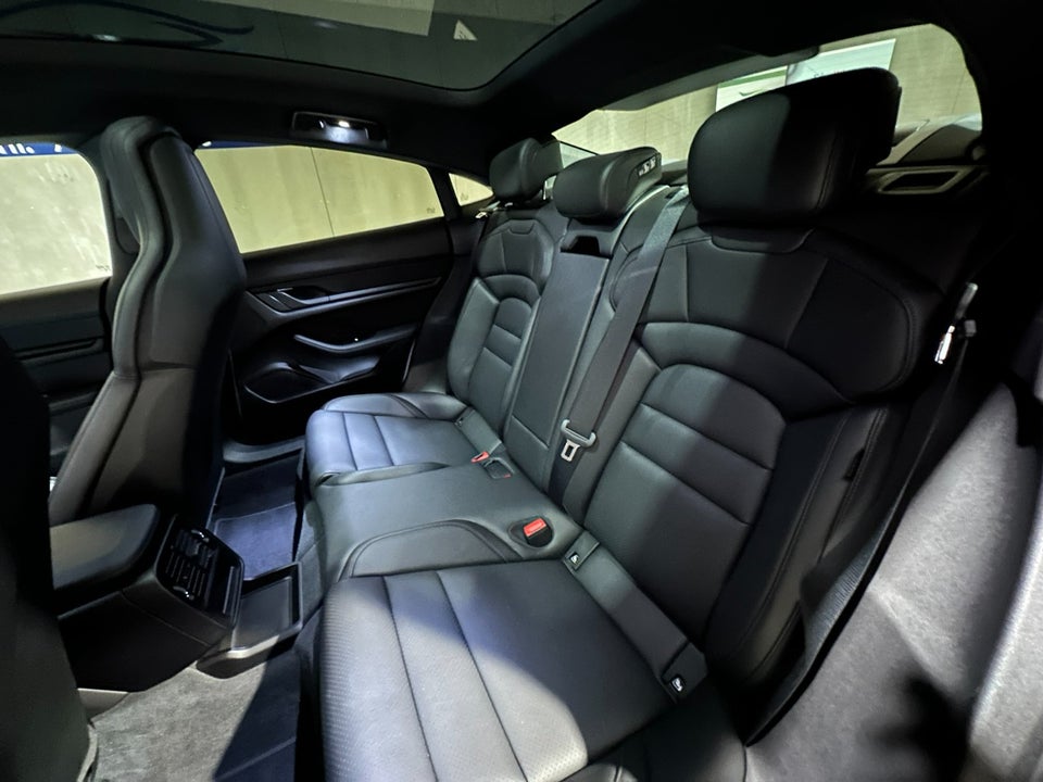 Porsche Taycan Performance+ 4d