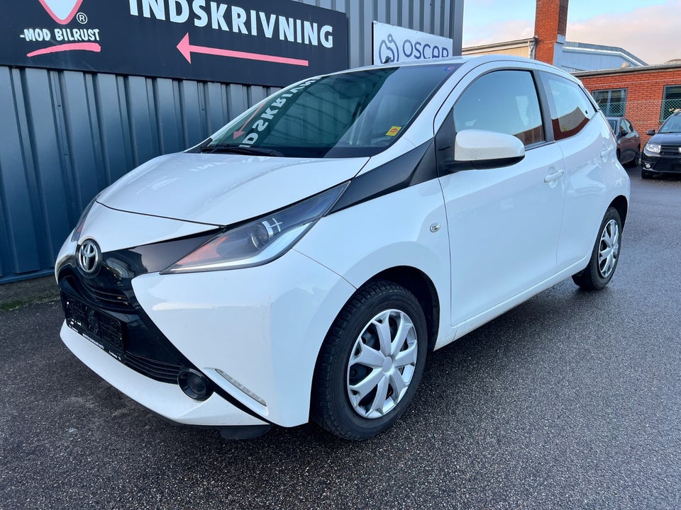 Toyota Aygo 1,0 VVT-i x-play 5d