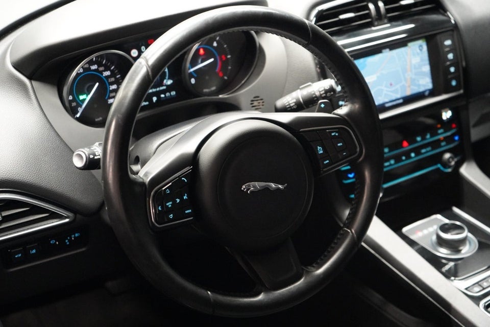 Jaguar F-Pace 2,0 D180 Pure aut. 5d