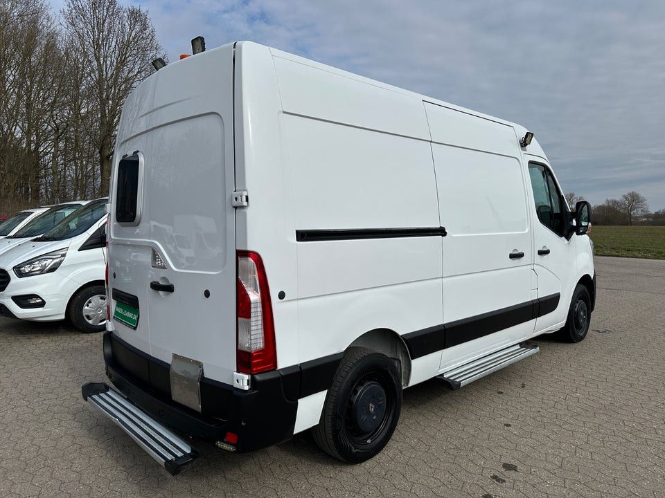 Renault Master IV T33 2,3 dCi 150 L2H2 Kassevogn