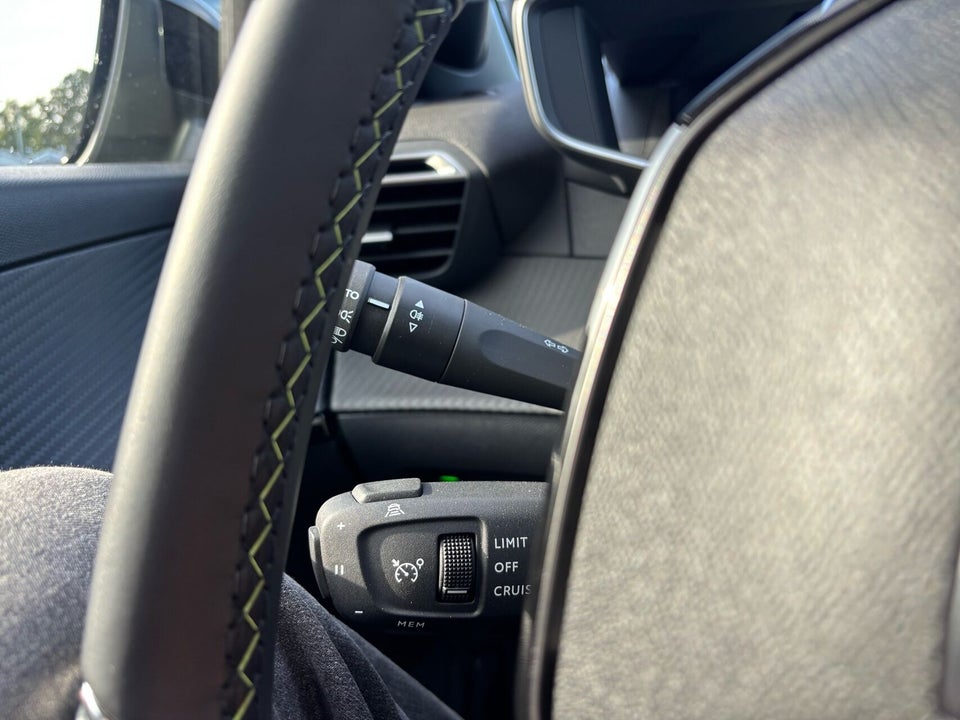Peugeot e-208 54 GT Pack 5d