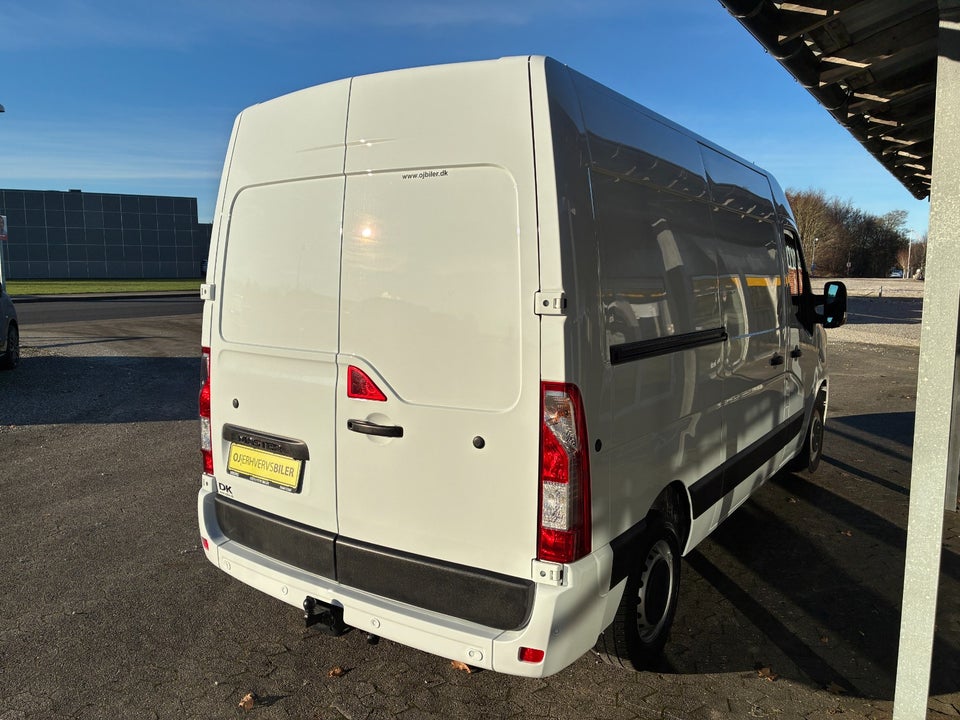 Renault Master IV T33 2,3 dCi 135 L2H2 Kassevogn