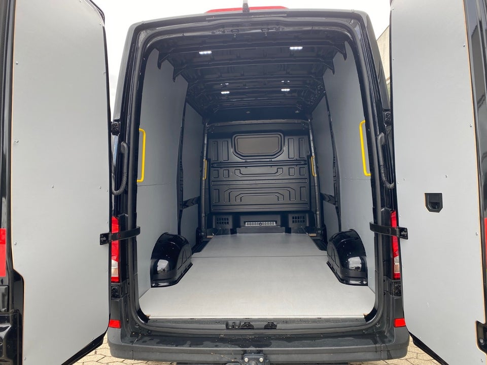 VW Crafter 35 2,0 TDi 177 Kassevogn L3H3 aut.