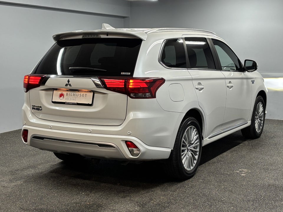 Mitsubishi Outlander 2,4 PHEV Instyle CVT 4WD 5d