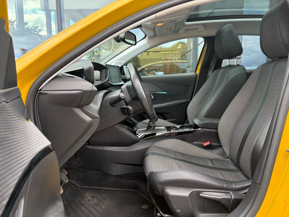 Peugeot 208 1,2 PureTech 100 Allure Sky 5d