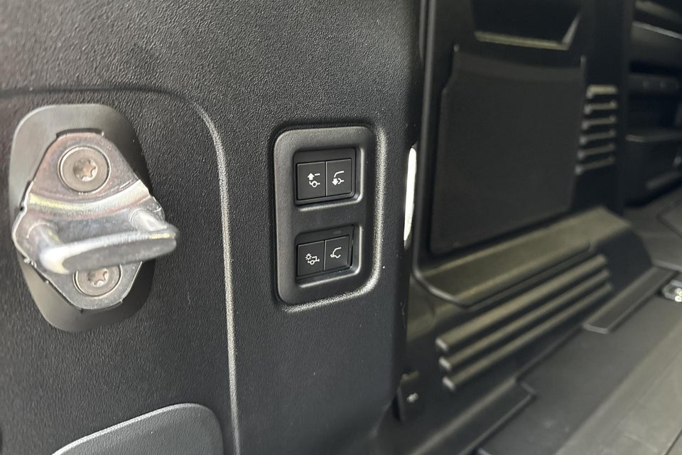 Land Rover Defender 110 3,0 D250 Hard Top X-Dynamic SE aut. Van 5d