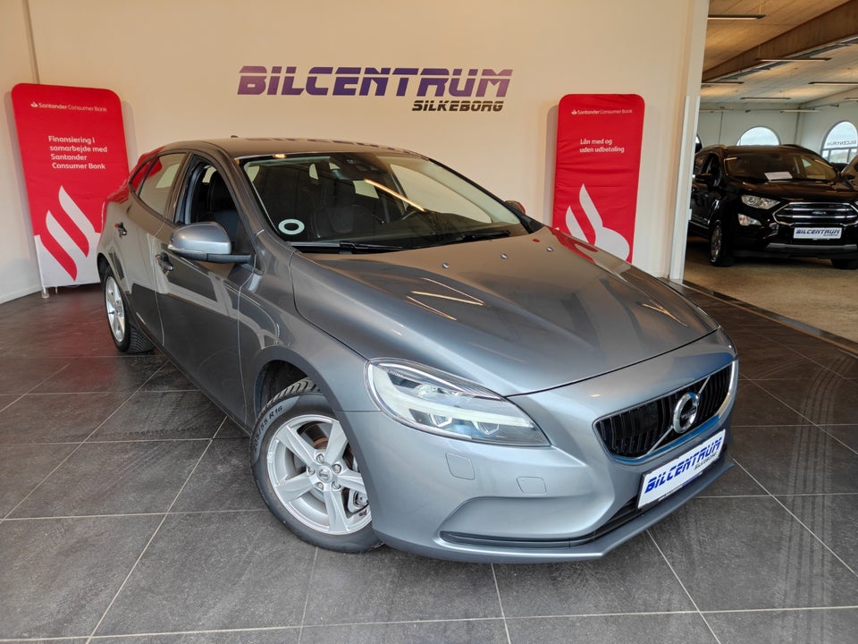 Volvo V40 2,0 D3 150 Momentum aut. 5d