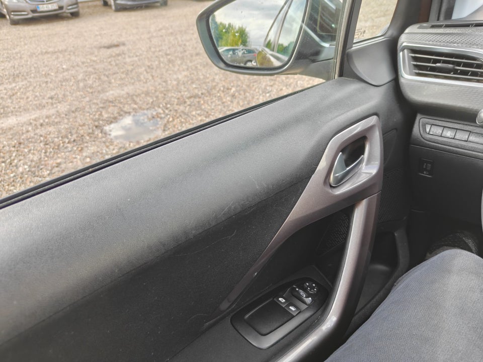 Peugeot 2008 1,2 VTi 82 Allure 5d
