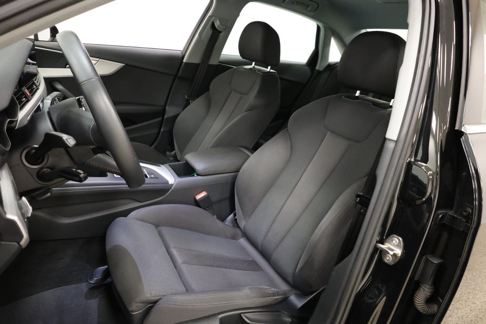 Audi A4 40 TFSi Advanced plus S-tr. 4d