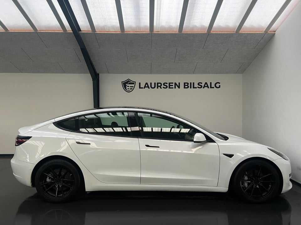Tesla Model 3 Standard Range+ RWD 4d