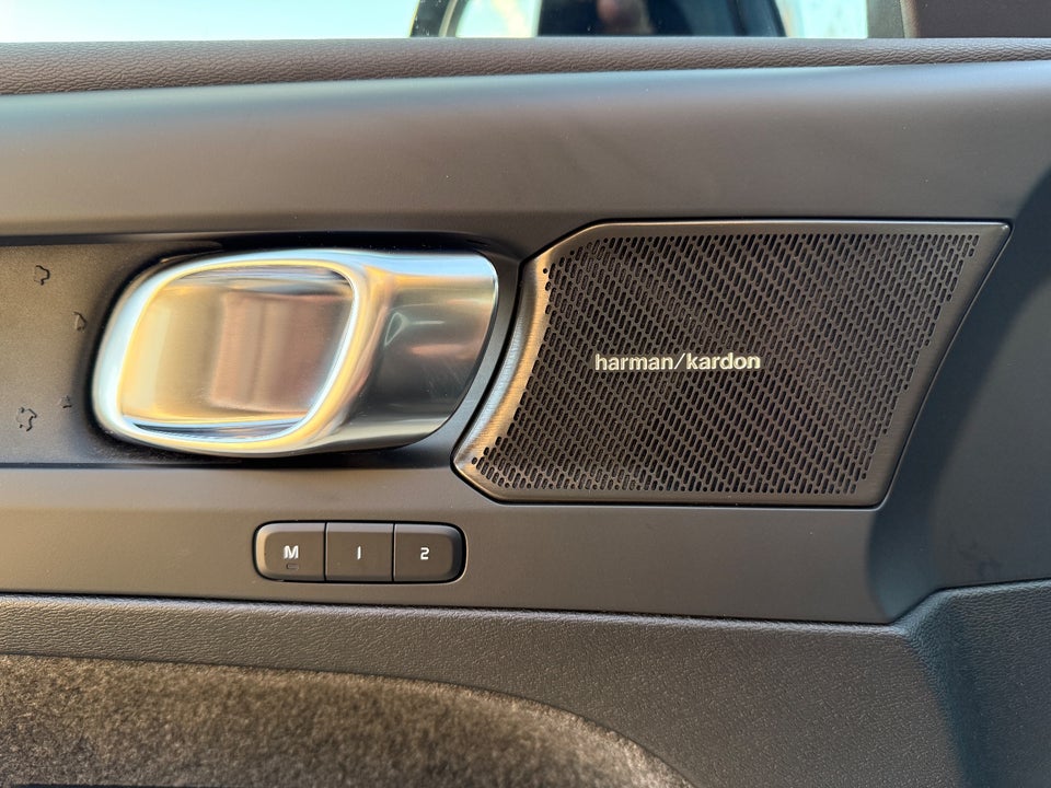 Volvo EX40 Extended Range Black Edition 5d