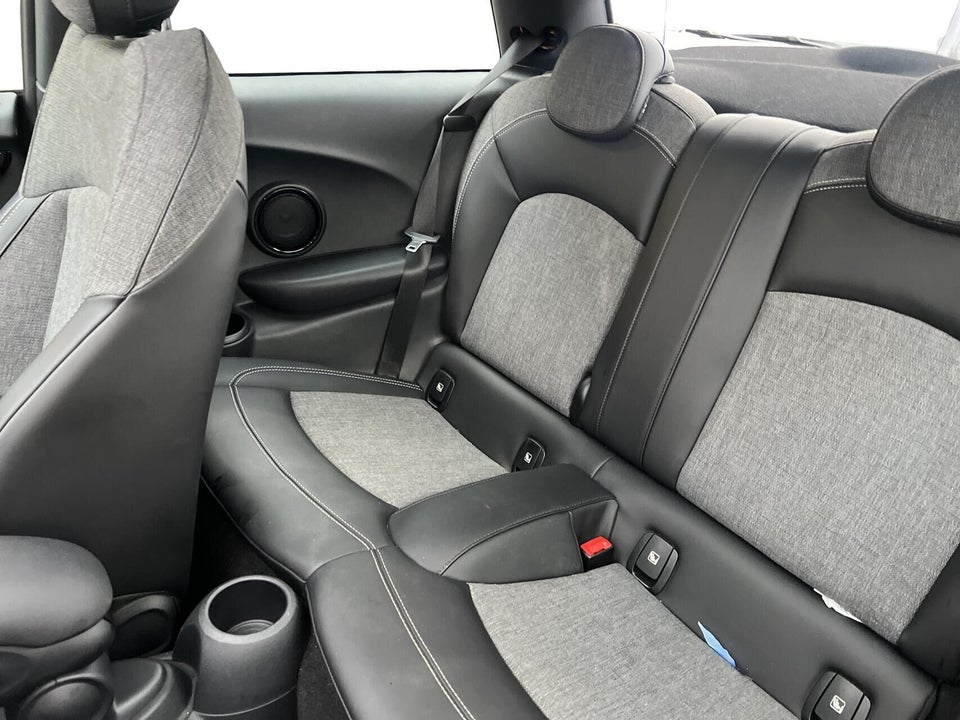 MINI Cooper SE Essential 3d