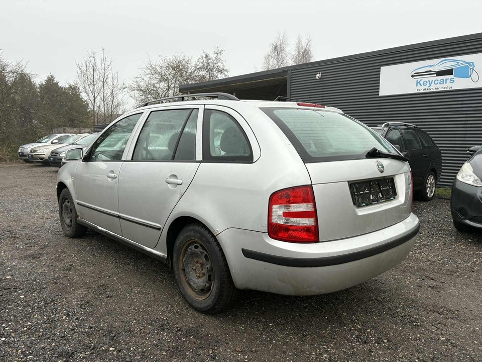 Skoda Fabia 1,4 16V 80 Ambiente Combi 5d