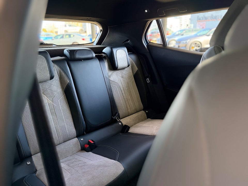 Peugeot e-2008 50 GT Pack 5d