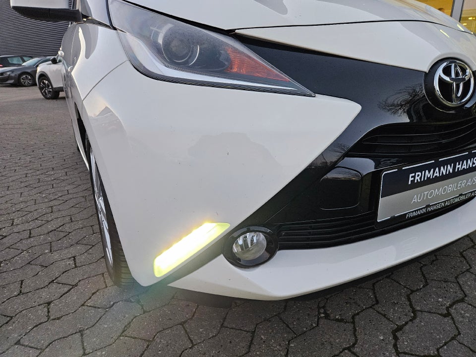 Toyota Aygo 1,0 VVT-i x-wave Sky 5d