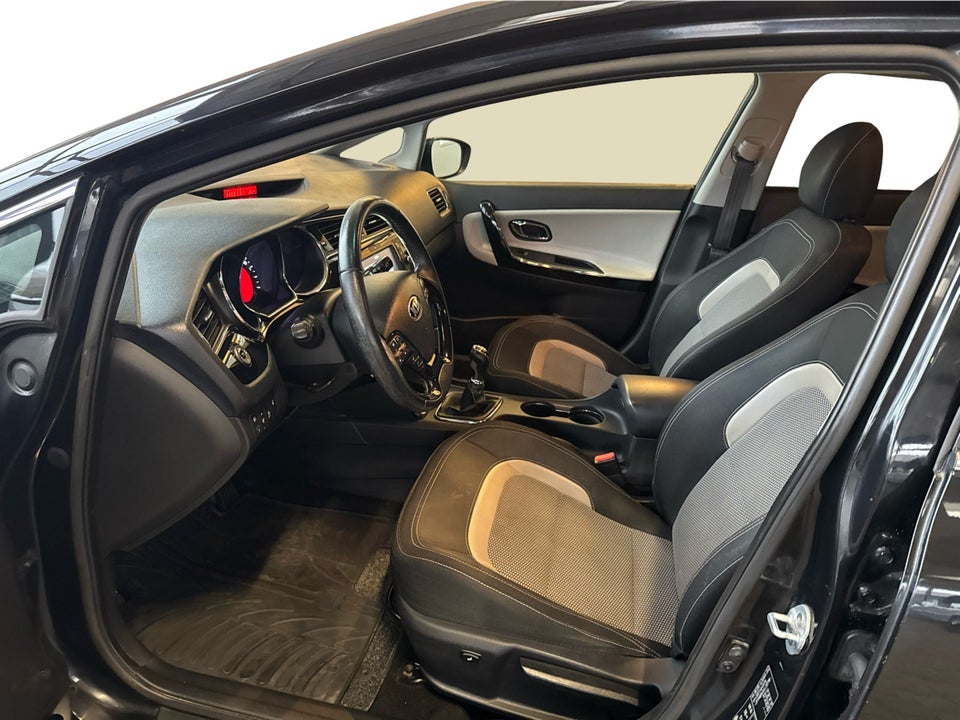 Kia Ceed 1,6 CRDi 136 Attraction SW 5d