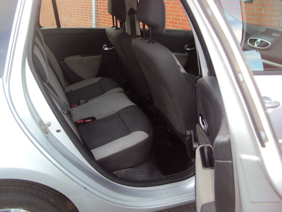 Renault Clio III 1,2 16V Expression Sport Tourer 5d