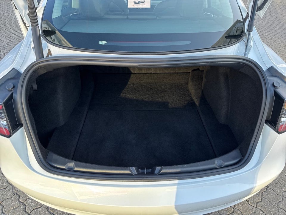 Tesla Model 3 RWD 4d