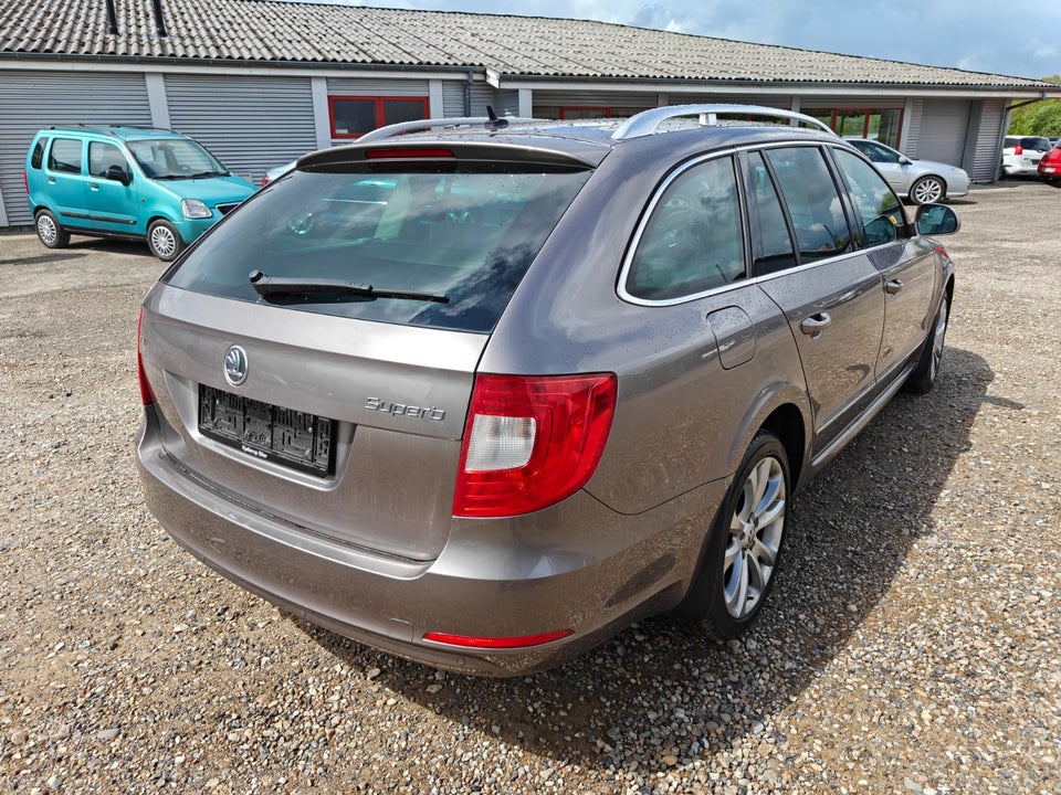 Skoda Superb 1,8 TSi 160 Elegance Combi 5d