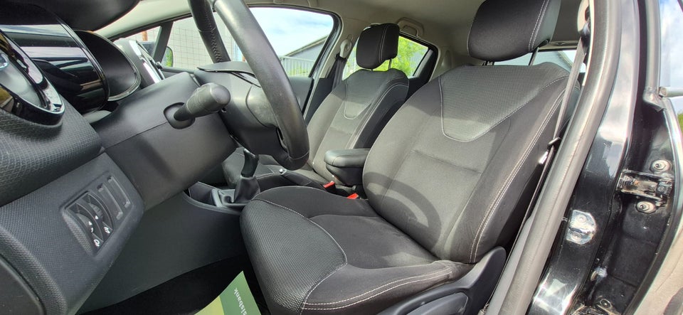 Renault Clio IV 1,2 16V Expression 5d