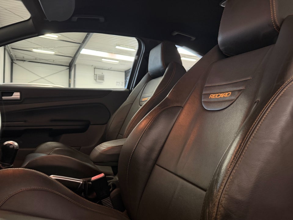 Ford Focus 2,5 ST 3d