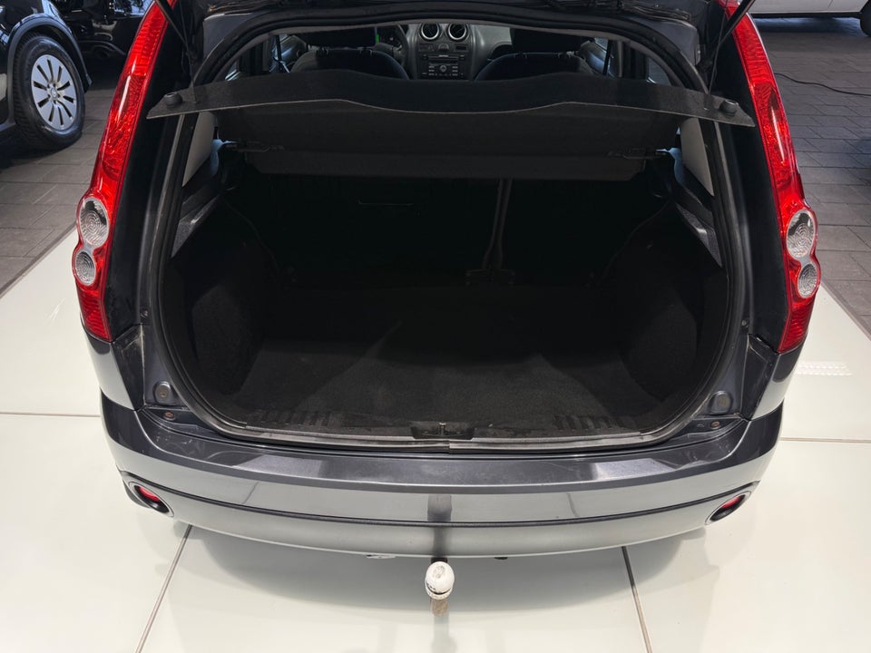 Ford Fiesta 1,4 Ambiente 5d