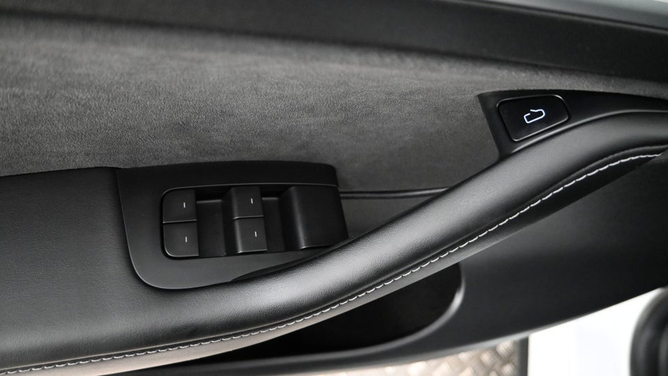 Tesla Model Y Long Range AWD 5d