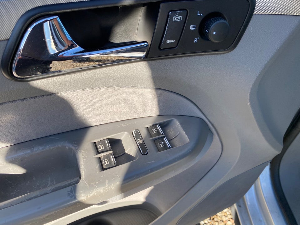 VW Touran 1,6 FSi 5d