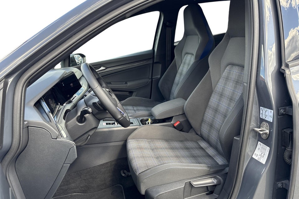 VW Golf VIII 1,4 GTE DSG 5d