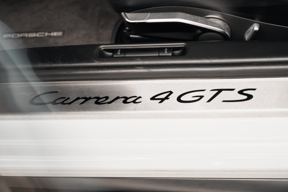 Porsche 911 Carrera 4 GTS 3,8 Coupé 2d