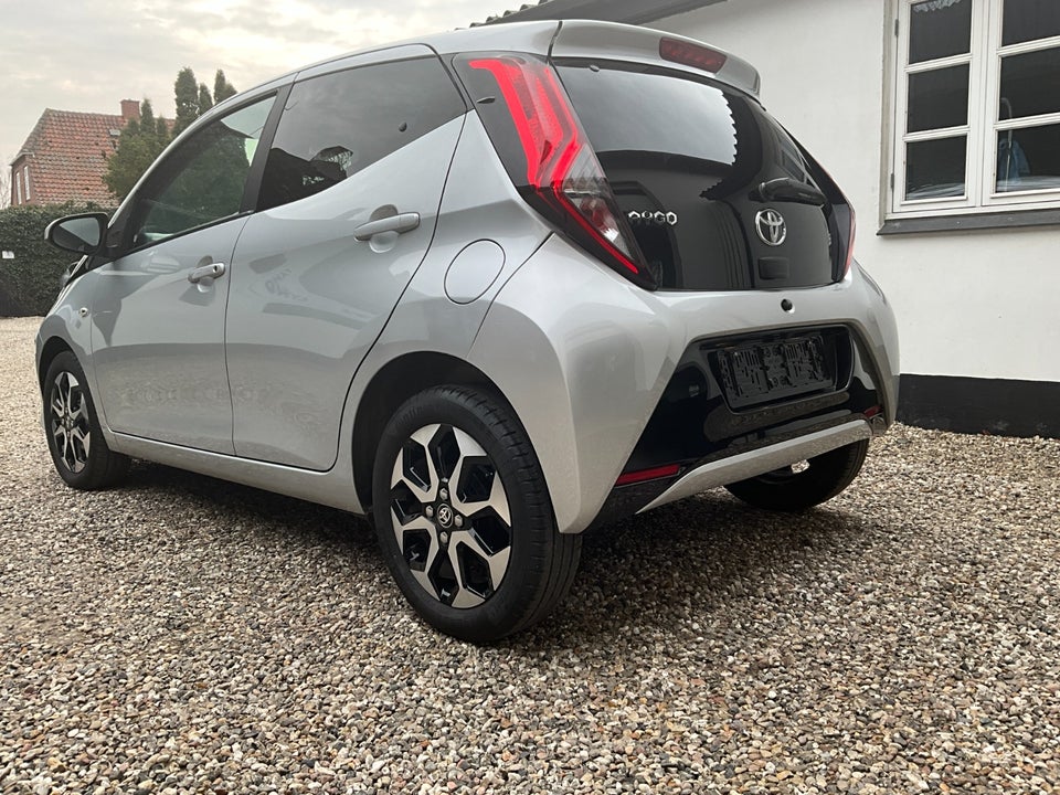 Toyota Aygo 1,0 VVT-i x-pose x-shift 5d