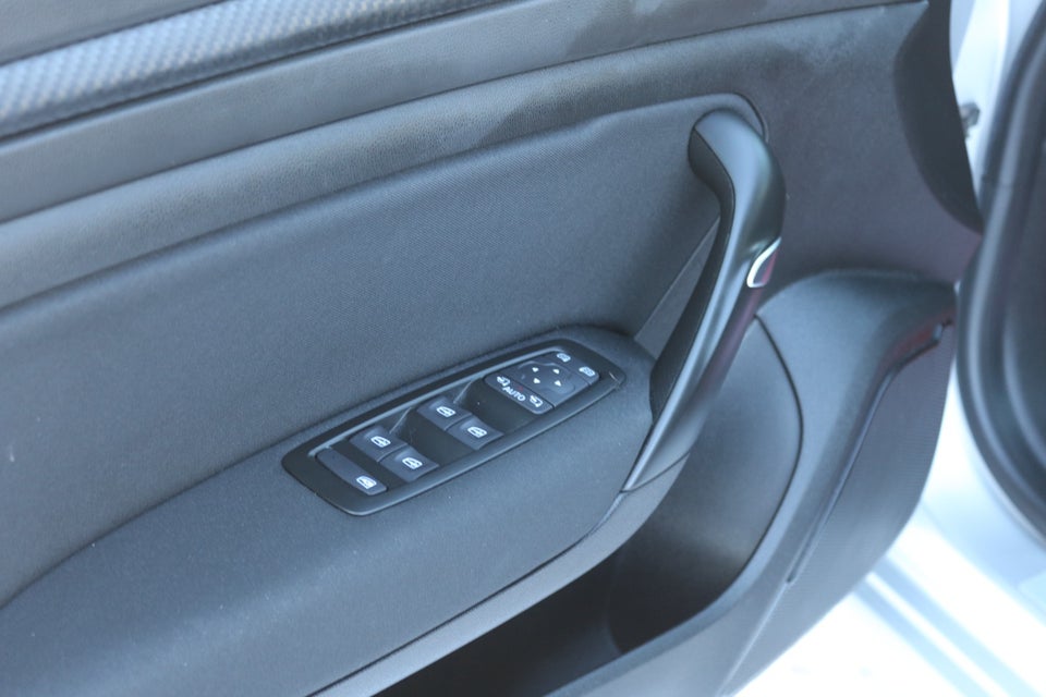 Renault Megane IV 1,3 TCe 140 Limited Sport Tourer 5d